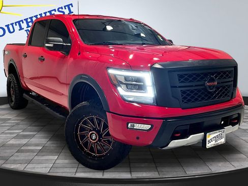 Used 2021 Nissan Titan PRO-4X w/ Pro-4x Convenience Package AWD/4WD image 3