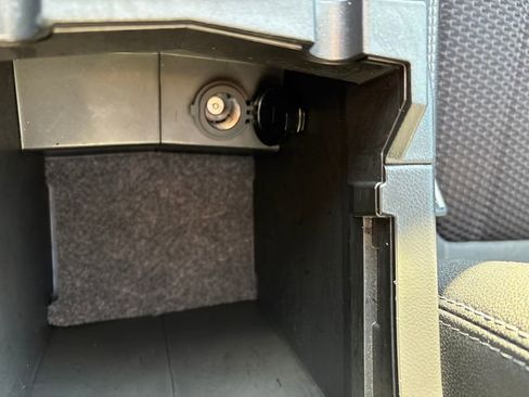 Certified 2023 Subaru Forester Premium image 33