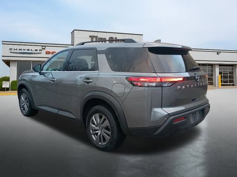 Used 2025 Nissan Pathfinder SV image 3