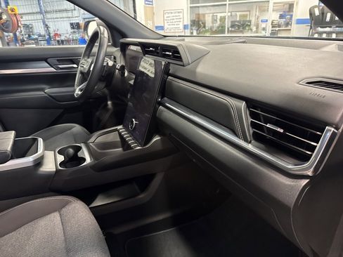 Used 2025 GMC Terrain Elevation image 32