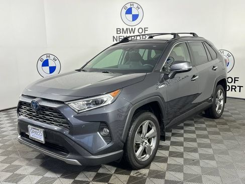 Used 2019 Toyota RAV4 Limited AWD/4WD image 3
