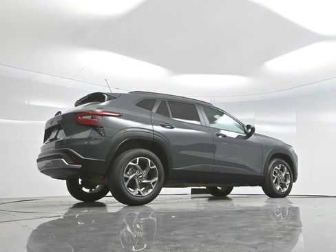 Used 2025 Chevrolet Trax LT w/ Driver Confidence Package FWD image 62