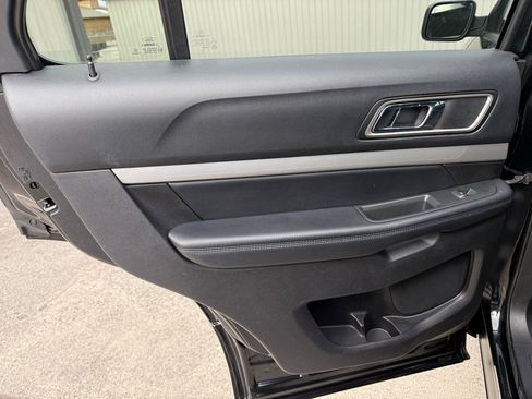 Used 2017 Ford Explorer XLT w/ Equipment Group 202A image 24