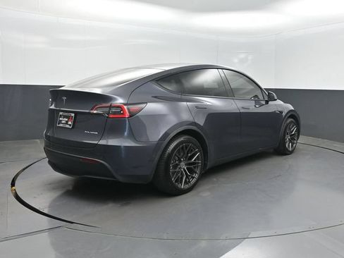Used 2021 Tesla Model Y Long Range AWD/4WD image 26