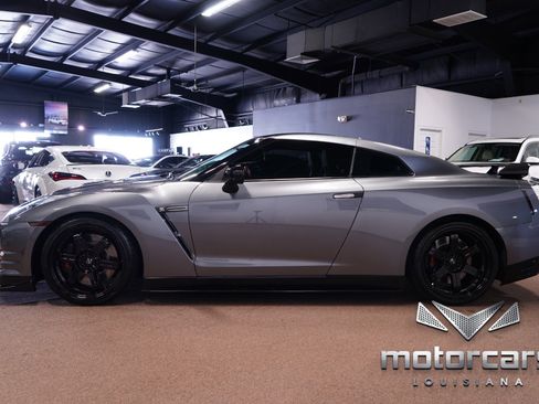 Used 2014 Nissan GT-R Black Edition image 4