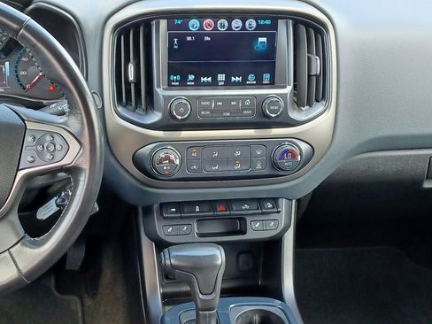 Used 2018 Chevrolet Colorado Z71 AWD/4WD image 28