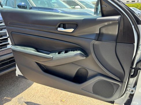 Used 2025 Nissan Altima 2.5 SV FWD image 18