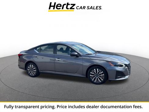 Used 2025 Nissan Altima 2.5 SV FWD image 1