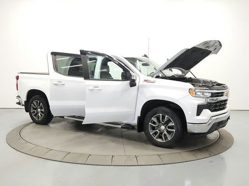 Used 2023 Chevrolet Silverado 1500 LT w/ Z71 Off-Road Package AWD/4WD image 9
