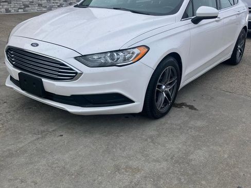 Used 2017 Ford Fusion SE w/ Fusion SE Technology Package image 8