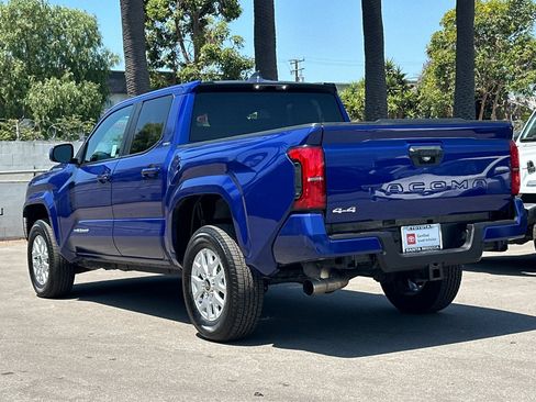 Certified 2025 Toyota Tacoma SR5 AWD/4WD image 6