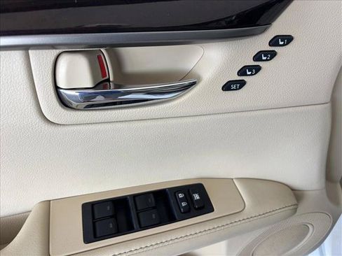 Used 2014 Lexus ES 350 w/ Luxury Package FWD image 19