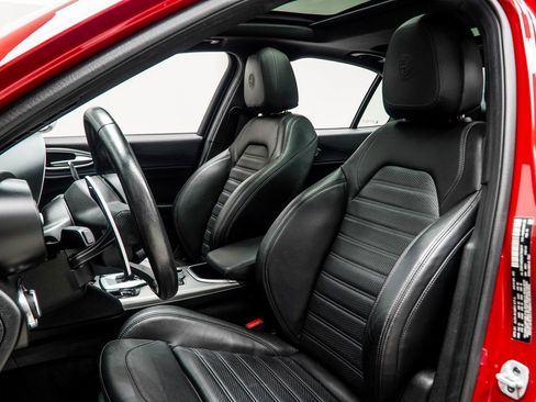 Used 2022 Alfa Romeo Giulia Veloce image 34