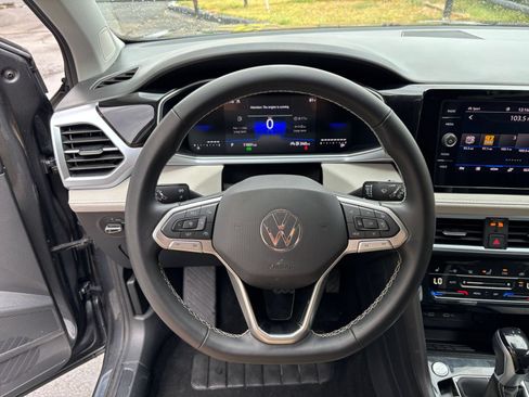 Used 2026 Volkswagen Taos SE AWD/4WD image 28