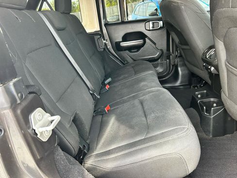 Used 2018 Jeep Wrangler Unlimited Sport S image 12
