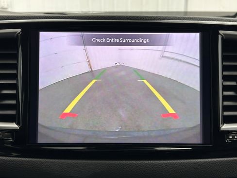 Used 2022 Chrysler Pacifica Touring-L FWD image 9