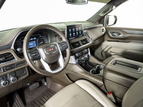Used 2021 GMC Yukon SLT w/ SLT Luxury Package image 4