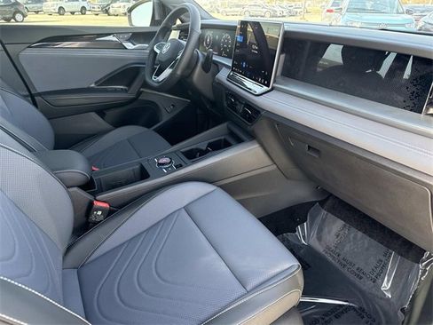 New 2026 Volkswagen Tiguan SE R-Line image 17