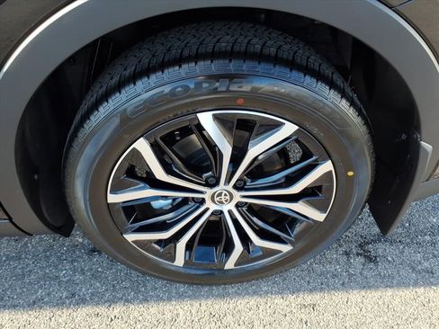 New 2026 Toyota Crown XLE image 8