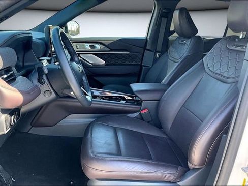 Used 2025 Ford Explorer Platinum w/ LUX Leather Package image 21