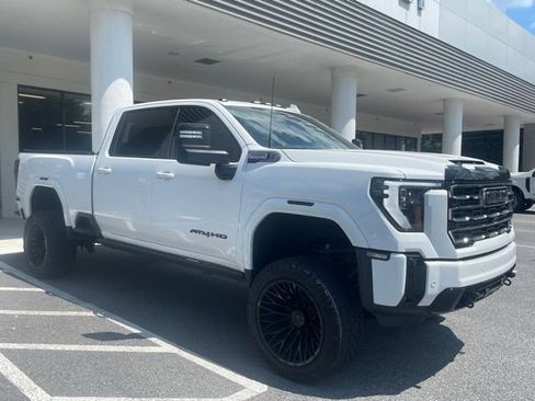 Used 2025 GMC Sierra 2500 AT4 w/ AT4 Premium Plus Package AWD/4WD image 3