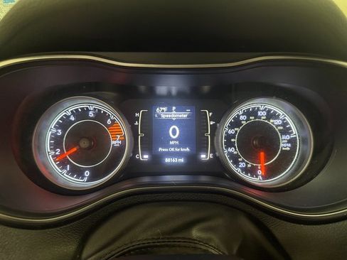 Used 2019 Jeep Cherokee Latitude Plus image 12