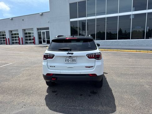 Used 2025 Jeep Compass Trailhawk AWD/4WD image 37