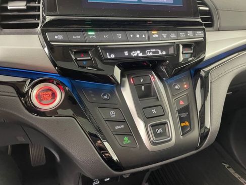 Certified 2025 Honda Odyssey Touring image 8
