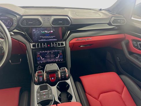 Used 2022 Lamborghini Urus AWD/4WD image 25