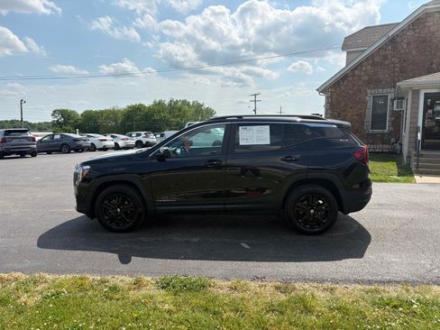 Used 2023 GMC Terrain SLE w/ Driver Convenience Package AWD/4WD image 2
