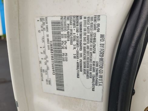 Used 2001 Lincoln Town Car Executive image 5