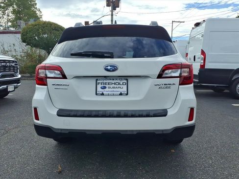 Used 2017 Subaru Outback 2.5i Premium image 18
