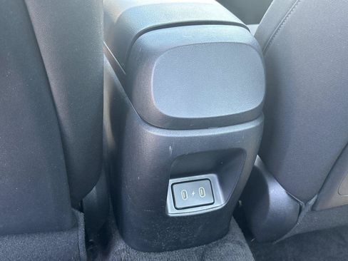 Used 2025 Hyundai Elantra SEL FWD image 34