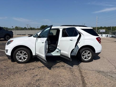 Used 2017 Chevrolet Equinox LT w/ Convenience Package FWD image 4