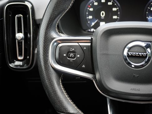 Used 2021 Volvo XC40 T5 R-Design w/ Advanced Package AWD/4WD image 19