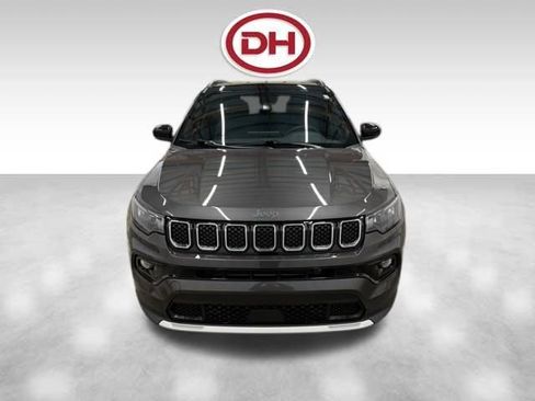 Used 2024 Jeep Compass Limited image 8