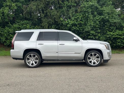 Used 2015 Cadillac Escalade Premium AWD/4WD image 4