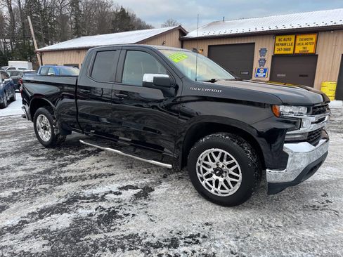 Used 2020 Chevrolet Silverado 1500 LT w/ Trailering Package image 3