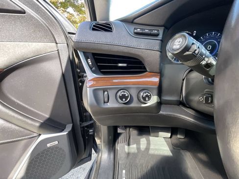Used 2020 Cadillac Escalade ESV Luxury AWD/4WD image 17
