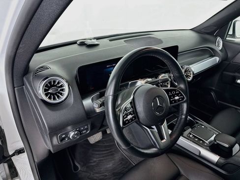 Used 2022 Mercedes-Benz GLB 250 4MATIC image 4