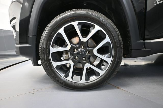 Used 2017 Jeep Compass Limited w/ Navigation Group AWD/4WD image 12