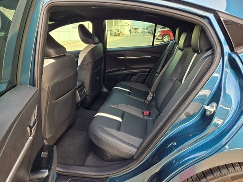 Used 2025 Toyota Camry SE w/ Convenience Package FWD image 21