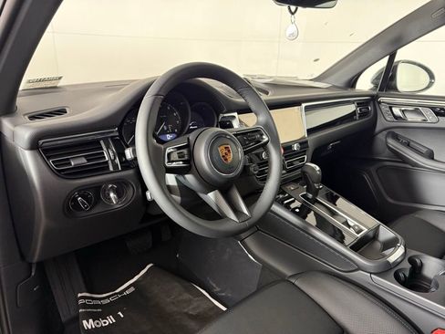 New 2026 Porsche Macan image 4