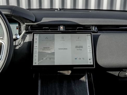 New 2026 Land Rover Range Rover Velar Dynamic SE image 19