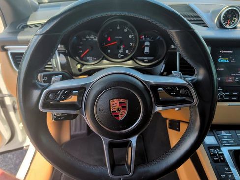 Used 2018 Porsche Macan AWD/4WD image 18