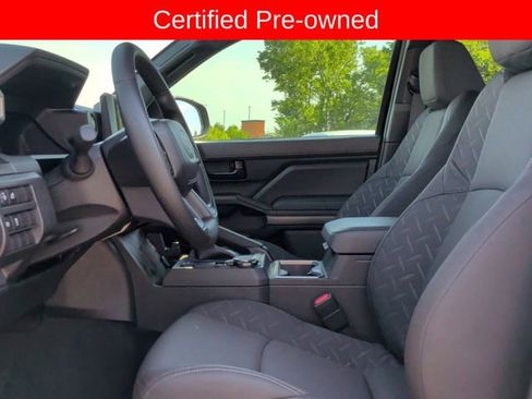Used 2025 Toyota Tacoma SR5 AWD/4WD image 13