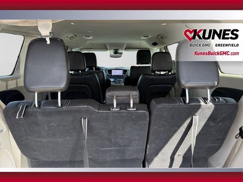 Used 2024 Chrysler Pacifica Touring-L FWD image 20