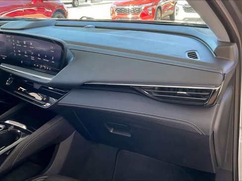 Certified 2025 Buick Envision Preferred AWD/4WD image 18