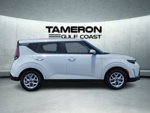 Used 2025 Kia Soul LX w/ LX Technology Package FWD image 8