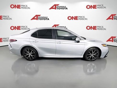 Certified 2022 Toyota Camry SE image 8